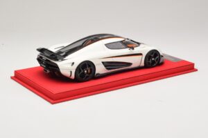 Koenigsegg Regera Wit met Zwart Carbon FrontiArt 1:18 REMC043 Hars — afbeelding 2 van 7