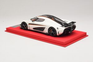 Koenigsegg Regera Wit met Zwart Carbon FrontiArt 1:18 REMC043 Hars — afbeelding 5 van 7