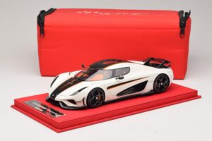 Koenigsegg Regera Wit met Zwart Carbon FrontiArt 1:18 REMC043 Hars — afbeelding 7 van 7