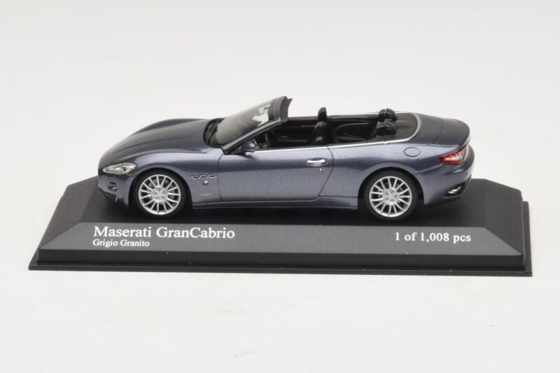 Maserati GranCabrio Grijs Metallic Minichamps 1:43 Maserati GranCabrio Grijs Metallic Minichamps 1:43 400123931 Metaal