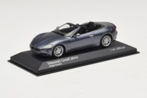 Maserati GranCabrio Grijs Metallic Minichamps 1:43 400123931 Metaal — afbeelding 2 van 4