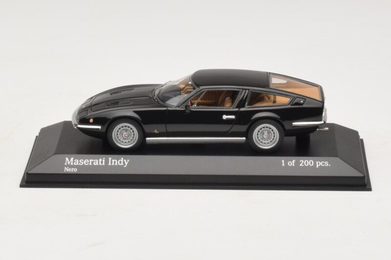 Maserati Indy Zwart Minichamps 1:43 437123121 Metaal