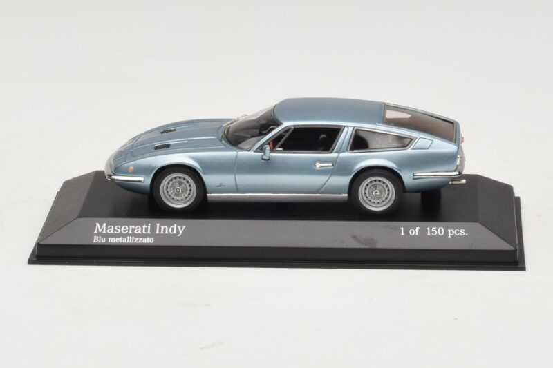 Maserati Indy Blue Metallic Minichamps 1:43 437123122 Metaal