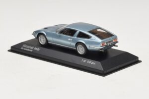 Maserati Indy Blue Metallic Minichamps 1:43 437123122 Metaal — afbeelding 3 van 4