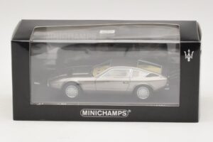 Maserati Khamsin Grey Metallic Minichamps 1:43 437123220 Metaal — afbeelding 4 van 4