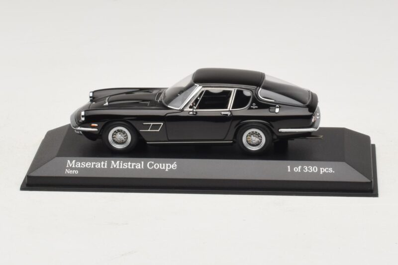 Maserati Mistral Zwart Minichamps 1:43 Maserati Mistral Zwart Minichamps 1:43 437123421 Metaal
