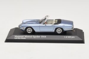 Maserati Mistral Spyder Light Blue Metallic Minichamps 1:43 437123432 Metaal