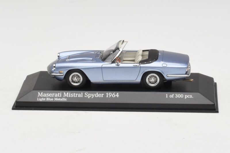Maserati Mistral Spyder Light Blue Metallic Minichamps 1:43 437123432 Metaal