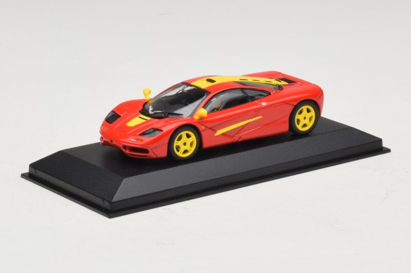 McLaren F1 Rood Met Gele Strepen Minichamps 1:43 McLaren F1 Rood Met Gele Strepen Minichamps 1:43 MCLAREN006 Metaal