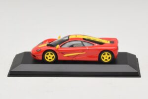 McLaren F1 Rood Met Gele Strepen Minichamps 1:43 MCLAREN006 Metaal — afbeelding 3 van 4