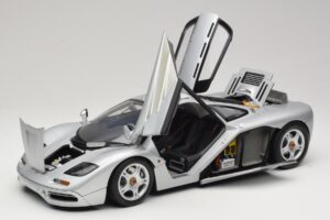 McLaren F1 Zilver Minichamps 1:12 530133123 Metaal — afbeelding 2 van 8