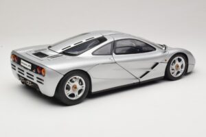 McLaren F1 Zilver Minichamps 1:12 530133123 Metaal — afbeelding 3 van 8