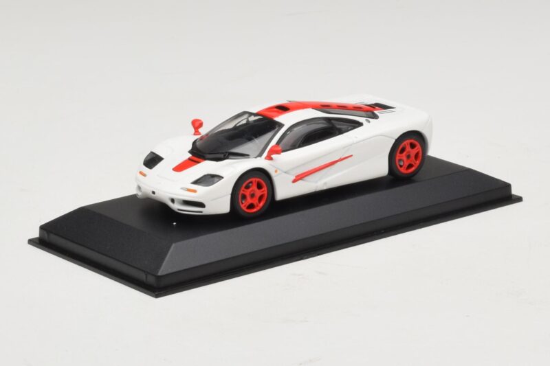 McLaren F1 Wit Met Rode Strepen Minichamps 1:43 McLaren F1 Wit Met Rode Strepen Minichamps 1:43 MCLAREN003 Metaal