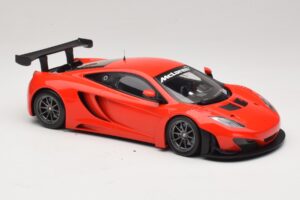 McLaren MP4-12C GT3 Rood 2013 Minichamps 1:18 151121392 Metaal — afbeelding 4 van 6