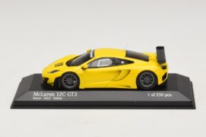 McLaren MP4-12C GT3 Street Geel Minichamps 1:43 437121396 Metaal