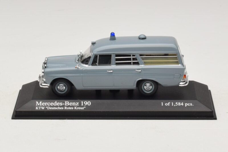 Mercedes 190 W110 Ambulance DRK Minichamps 1:43 Mercedes 190 W110 Ambulance DRK Minichamps 1:43 400037270 Metaal