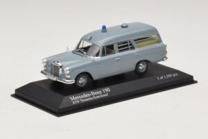 Mercedes 190 W110 Ambulance DRK Minichamps 1:43 400037270 Metaal — afbeelding 2 van 4