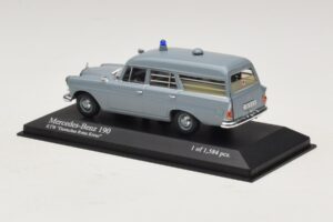 Mercedes 190 W110 Ambulance DRK Minichamps 1:43 400037270 Metaal — afbeelding 3 van 4