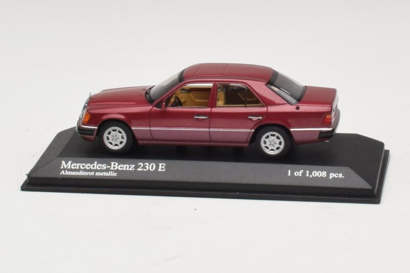 Mercedes 230E W124 Rood Metallic Minichamps 1:43 400037001 Metaal