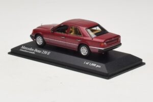 Mercedes 230E W124 Rood Metallic Minichamps 1:43 400037001 Metaal — afbeelding 3 van 4