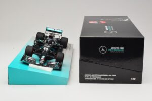 Mercedes AMG Petronas W11 EQ Performance #44 L. Hamilton 91st F1 Win Eifel GP 2020 Minichamps 1:18 113201144 Metaal — afbeelding 6 van 6