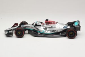 Mercedes AMG Petronas W13 E Performance #63 G. Russell Spanish GP 2022 Minichamps 1:18 110220063 Metaal — afbeelding 3 van 7