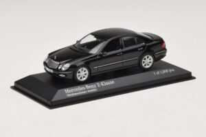 Mercedes E-Class W211 Zwart Metallic Minichamps 1:43 400036001 Metaal — afbeelding 2 van 4