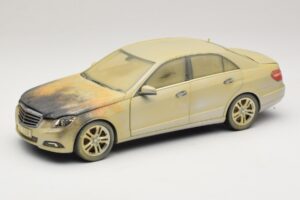 Mercedes E-Class W212 Verbrand Dubai Kunstauto Minichamps 1:18 MB008 Metaal
