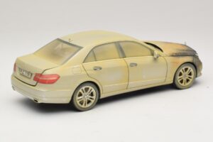 Mercedes E-Class W212 Verbrand Dubai Kunstauto Minichamps 1:18 MB008 Metaal — afbeelding 2 van 6