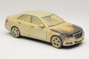Mercedes E-Class W212 Verbrand Dubai Kunstauto Minichamps 1:18 MB008 Metaal — afbeelding 4 van 6