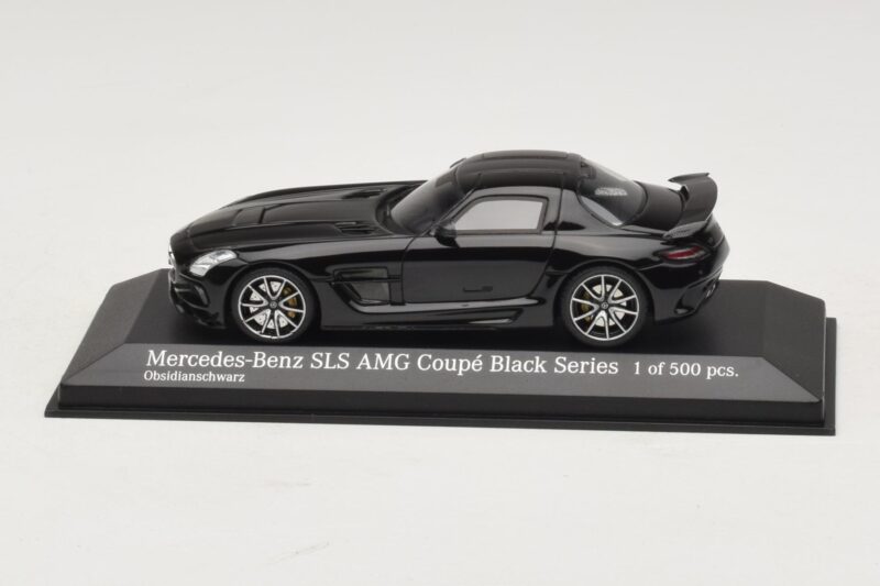 Mercedes SLS AMG C197 Black Series Zwart Metallic Minichamps 1:43 437033020 Metaal