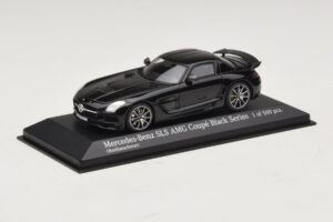 Mercedes SLS AMG C197 Black Series Zwart Metallic Minichamps 1:43 437033020 Metaal — afbeelding 2 van 4