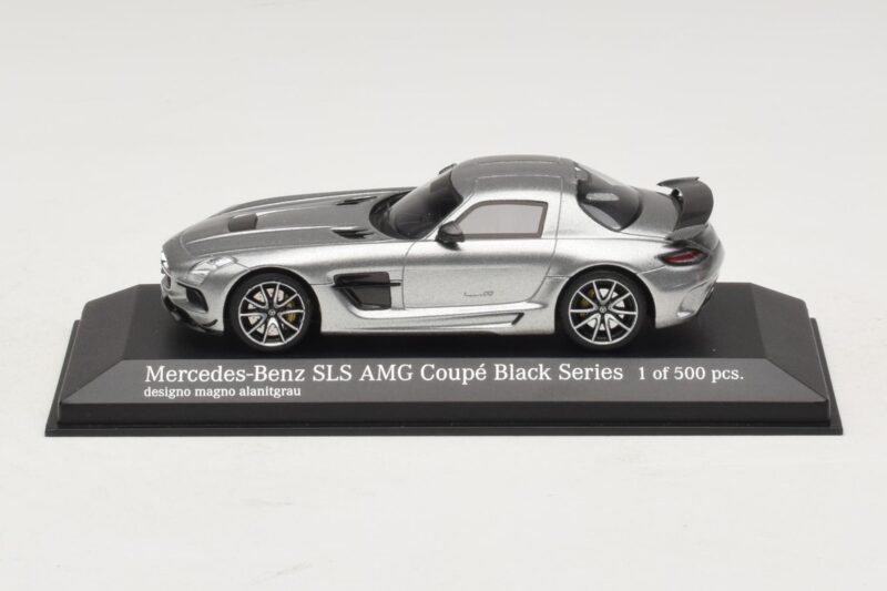 Mercedes SLS AMG C197 Black Series Grijs Metallic Minichamps 1:43 Mercedes SLS AMG C197 Black Series Grijs Metallic Minichamps 1:43 437033024 Metaal