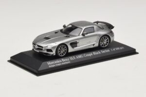 Mercedes SLS AMG C197 Black Series Grijs Metallic Minichamps 1:43 437033024 Metaal — afbeelding 2 van 4