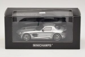 Mercedes SLS AMG C197 Black Series Grijs Metallic Minichamps 1:43 437033024 Metaal — afbeelding 4 van 4