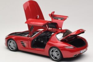 Mercedes SLS AMG C197 Rood Metallic Minichamps 1:18 100039020 Metaal — afbeelding 5 van 8