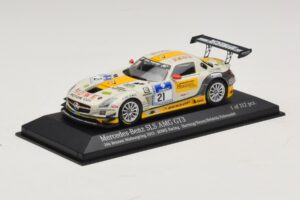 Mercedes SLS AMG GT3 #21 Rowe Racing Hartung / Heyer Nurburgring 24 Hours 2013 Minichamps 1:43 410133221 Metaal — afbeelding 2 van 4