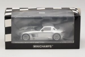 Mercedes SLS AMG GT3 Zilver Minichamps 1:43 410113202 Metaal — afbeelding 4 van 4