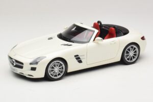 Mercedes SLS AMG Roadster Mystic White II Minichamps 1:18 B66960079 Metaal