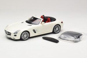 Mercedes SLS AMG Roadster Mystic White II Minichamps 1:18 B66960079 Metaal — afbeelding 2 van 9