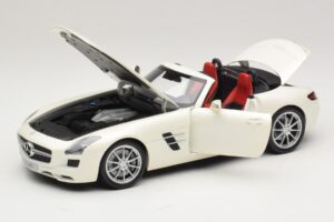 Mercedes SLS AMG Roadster Mystic White II Minichamps 1:18 B66960079 Metaal — afbeelding 3 van 9