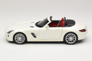 Mercedes SLS AMG Roadster Mystic White II Minichamps 1:18 B66960079 Metaal — afbeelding 5 van 9
