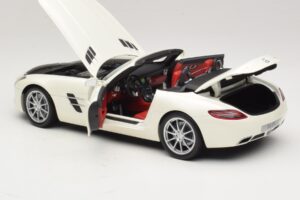 Mercedes SLS AMG Roadster Mystic White II Minichamps 1:18 B66960079 Metaal — afbeelding 6 van 9