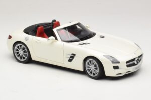 Mercedes SLS AMG Roadster Mystic White II Minichamps 1:18 B66960079 Metaal — afbeelding 8 van 9