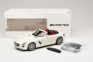 Mercedes SLS AMG Roadster Mystic White II Minichamps 1:18 B66960079 Metaal — afbeelding 9 van 9
