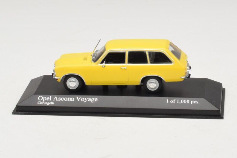 Opel Ascona A Voyage Geel Minichamps 1:43 Opel Ascona A Voyage Geel Minichamps 1:43 400045811 Metaal