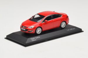 Opel Astra J Rood Minichamps 1:43 410042001 Metaal — afbeelding 2 van 4