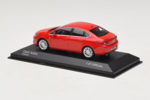 Opel Astra J Rood Minichamps 1:43 410042001 Metaal — afbeelding 3 van 4
