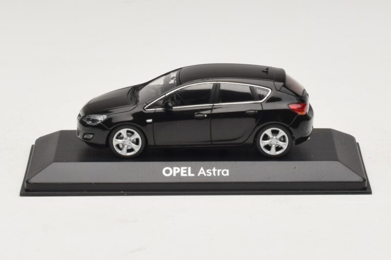 Opel Astra J Zwart Minichamps 1:43 ASTRA006 Metaal
