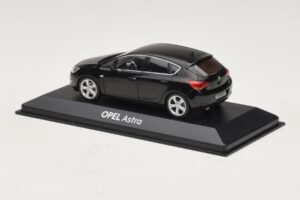 Opel Astra J Zwart Minichamps 1:43 ASTRA006 Metaal — afbeelding 3 van 4